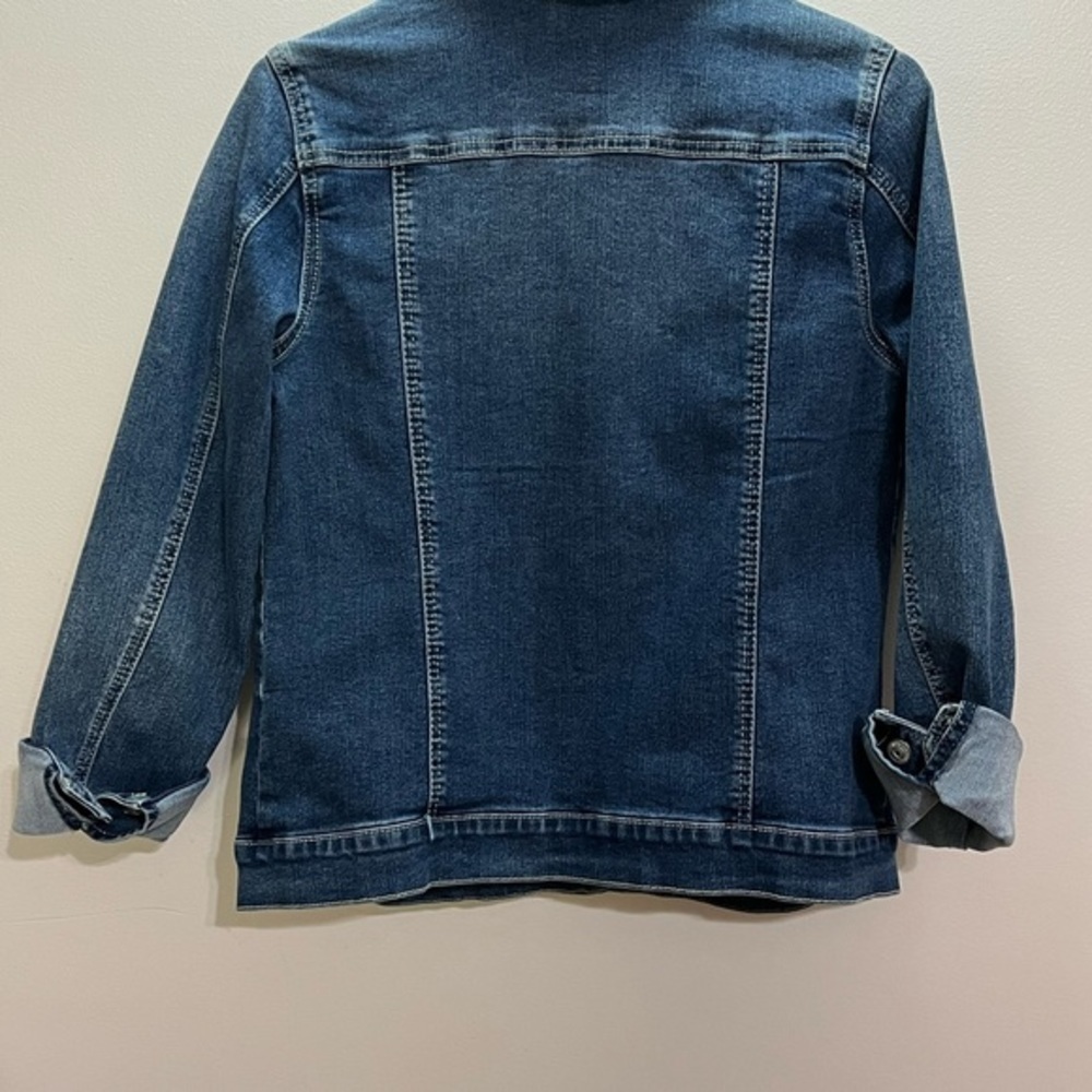 Gloria Vanderbilt Jean jacket. Dark blue. Size Medium. Super cute and in style. - Picture 3 of 3
